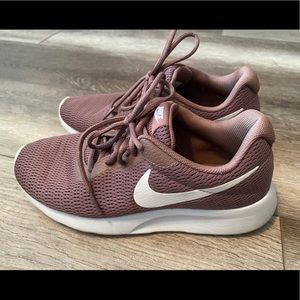 Nike Tanjun Sneakers Purple